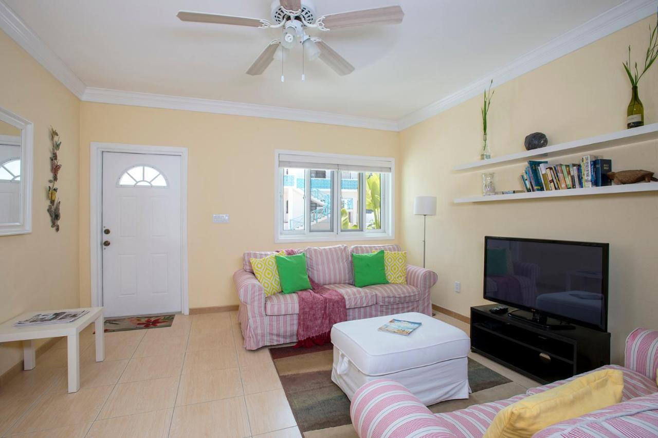 Sir Charles Guest House Palmetto Point Екстериор снимка