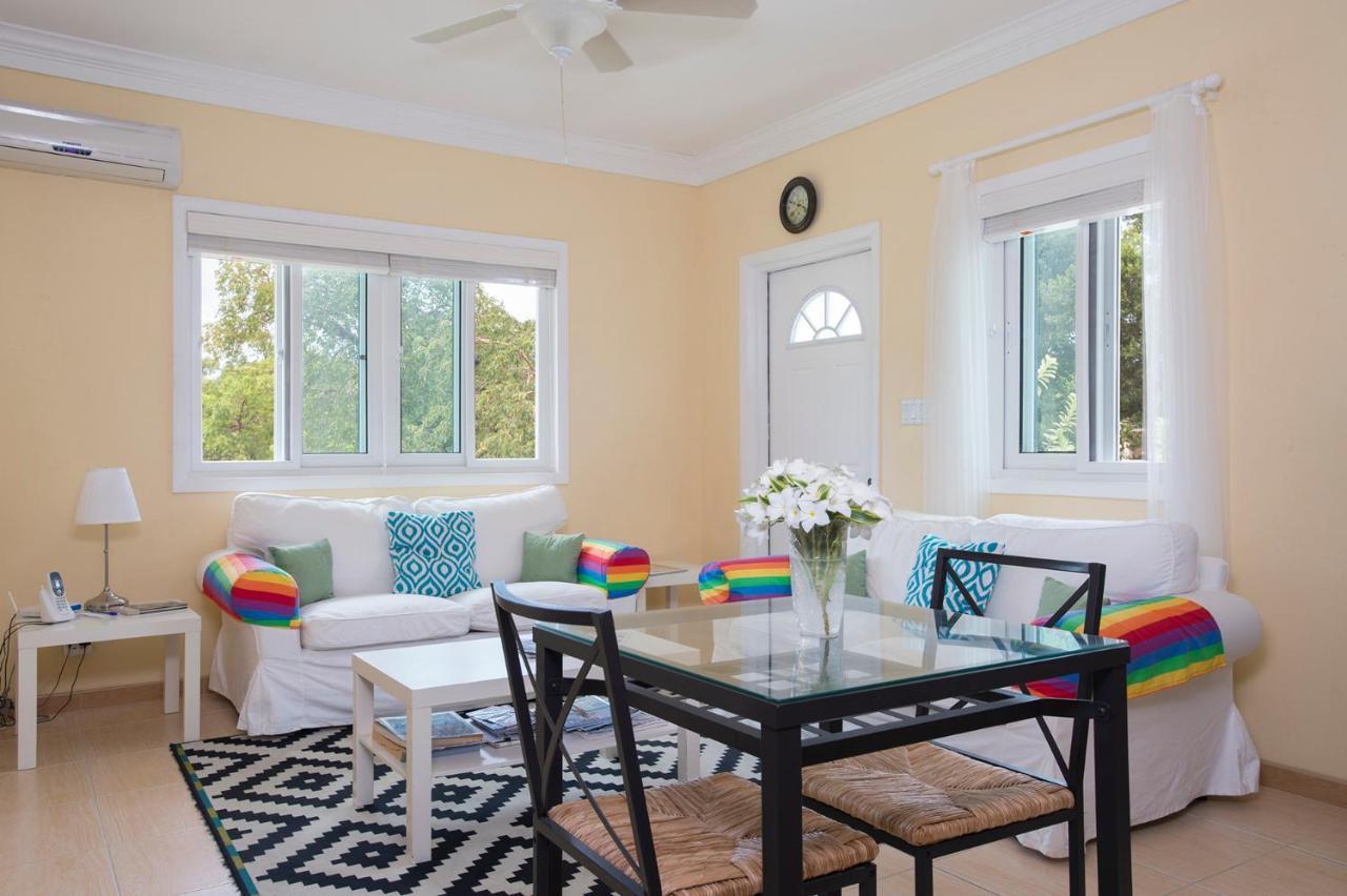 Sir Charles Guest House Palmetto Point Екстериор снимка
