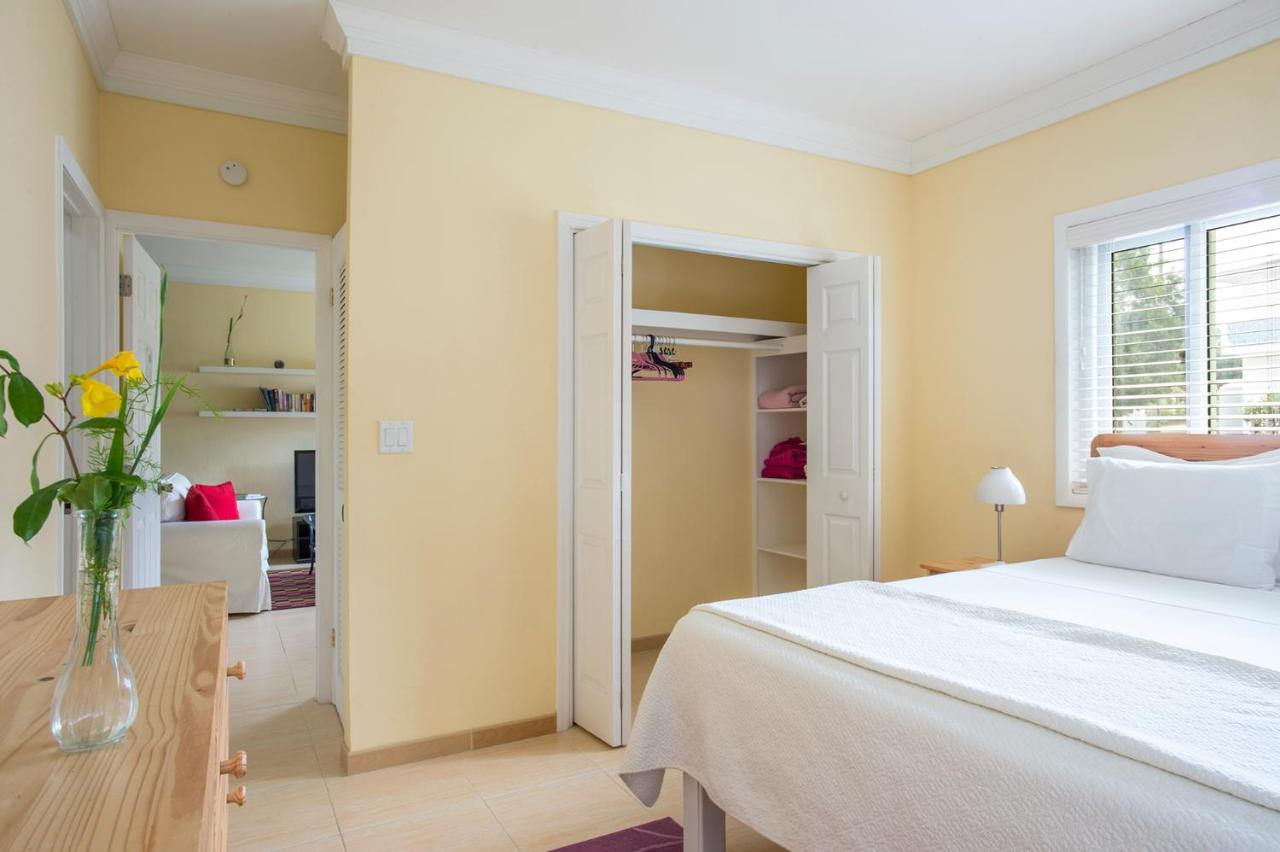 Sir Charles Guest House Palmetto Point Екстериор снимка