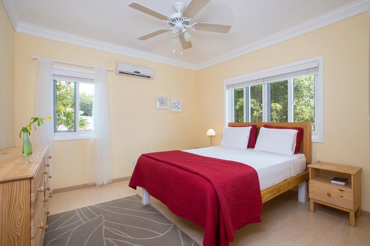 Sir Charles Guest House Palmetto Point Екстериор снимка