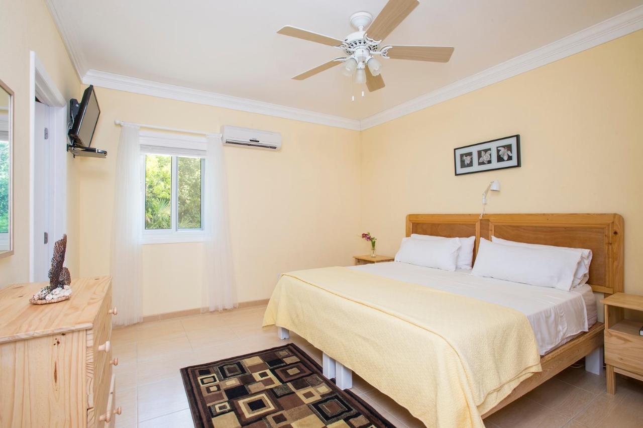 Sir Charles Guest House Palmetto Point Екстериор снимка