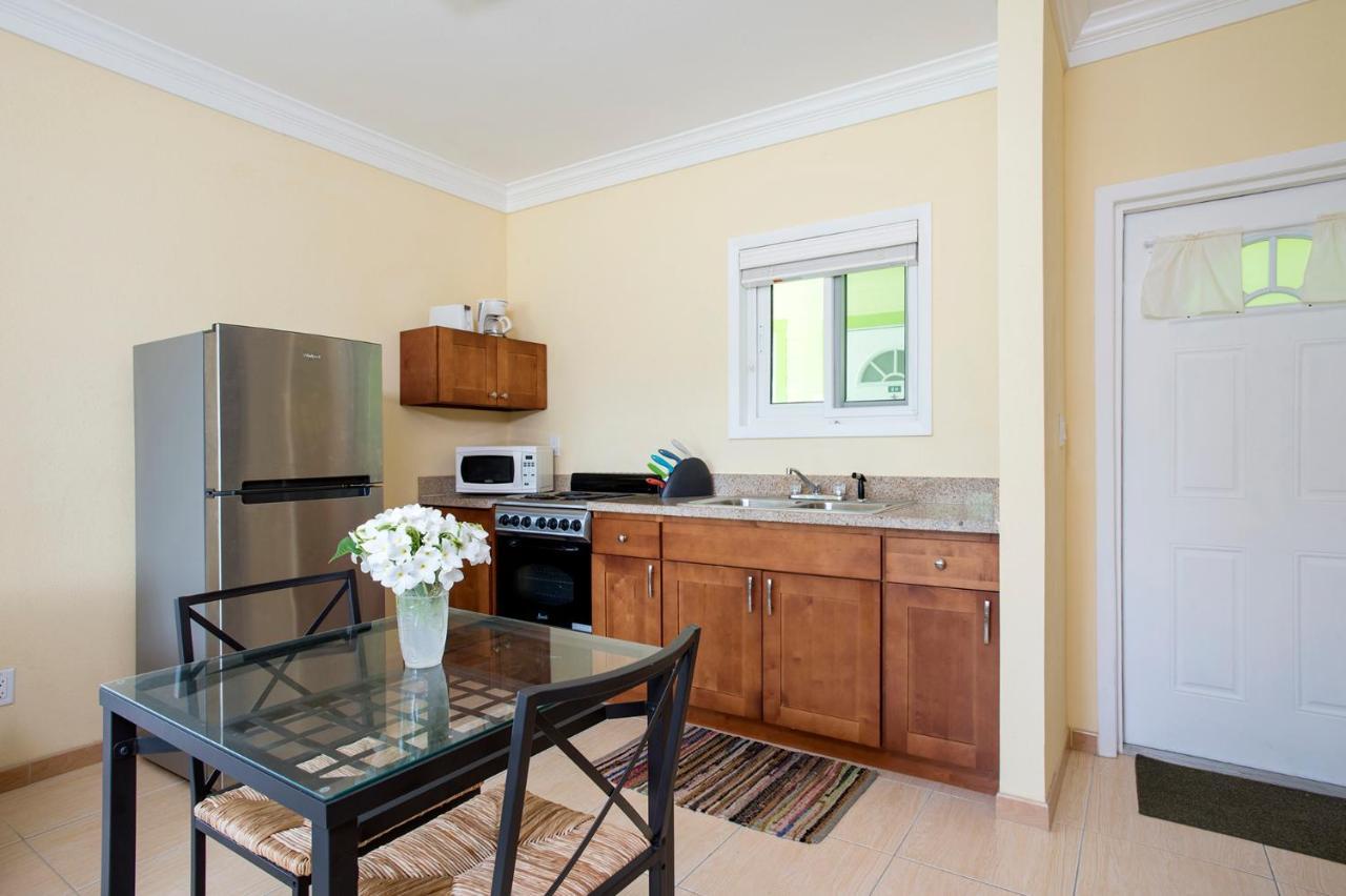 Sir Charles Guest House Palmetto Point Екстериор снимка