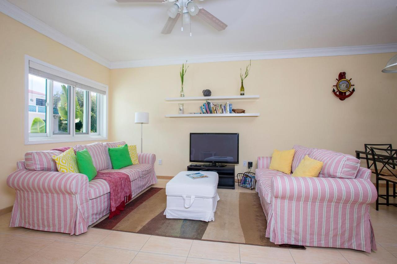 Sir Charles Guest House Palmetto Point Екстериор снимка