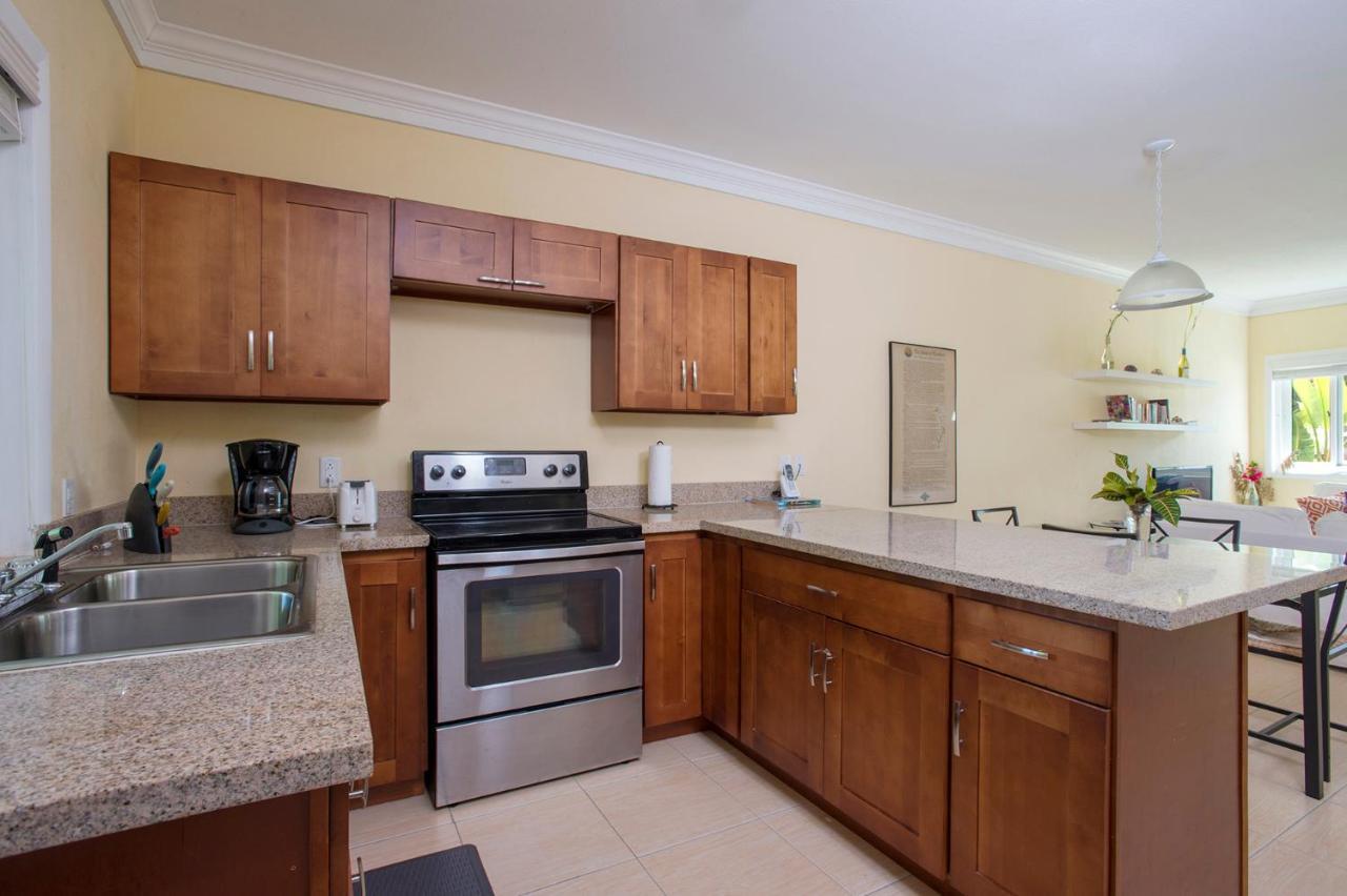 Sir Charles Guest House Palmetto Point Екстериор снимка