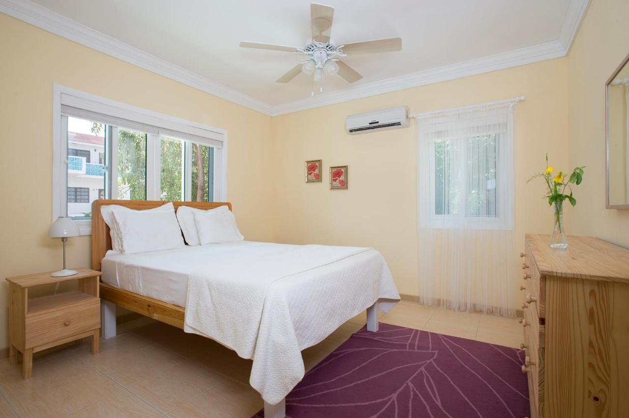 Sir Charles Guest House Palmetto Point Екстериор снимка