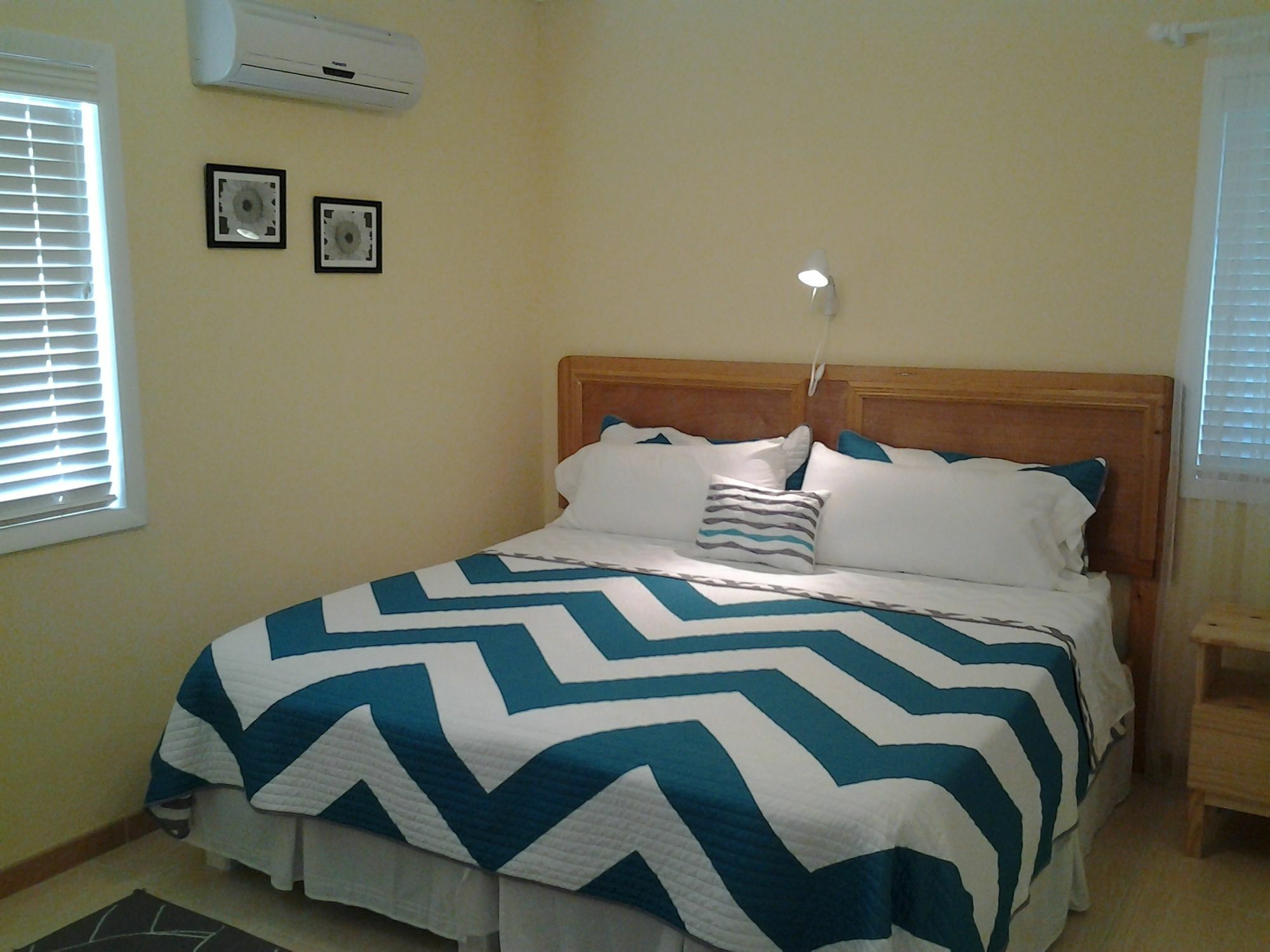 Sir Charles Guest House Palmetto Point Екстериор снимка
