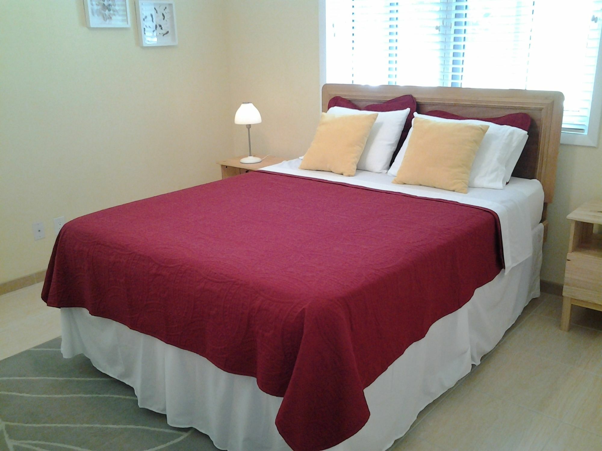 Sir Charles Guest House Palmetto Point Екстериор снимка